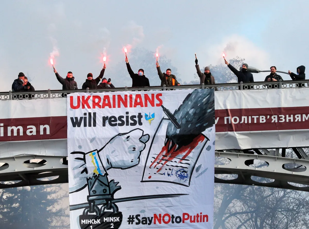 Cancelan o desvían vuelos hacia Ucrania debido a escalada del conflicto con Rusia