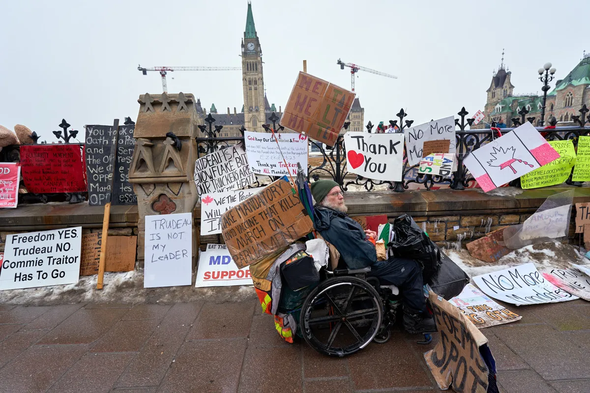 Policía de Canadá comienza a disolver protestas del Convoy por la Libertad