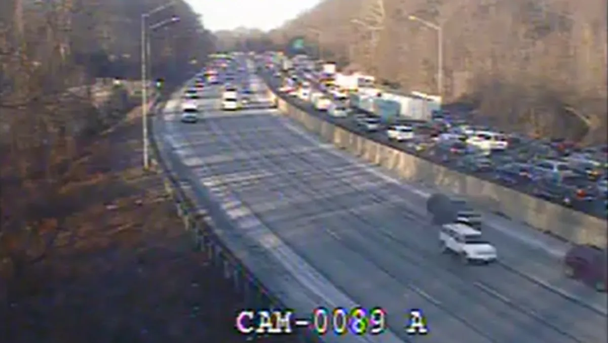 Cierran carreteras de Maryland y de noroeste de DC por roturas de tubos de agua