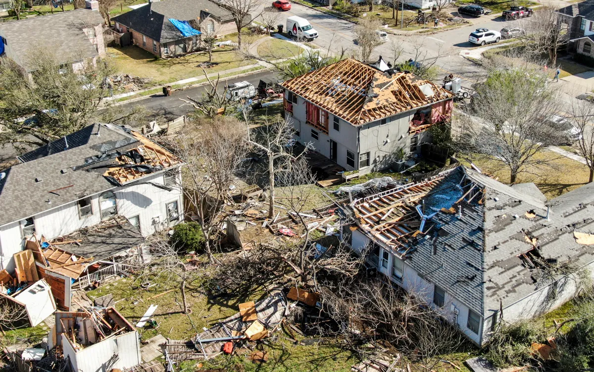 Tormenta causó dos muertes en Florida y se adentra en el sur del país