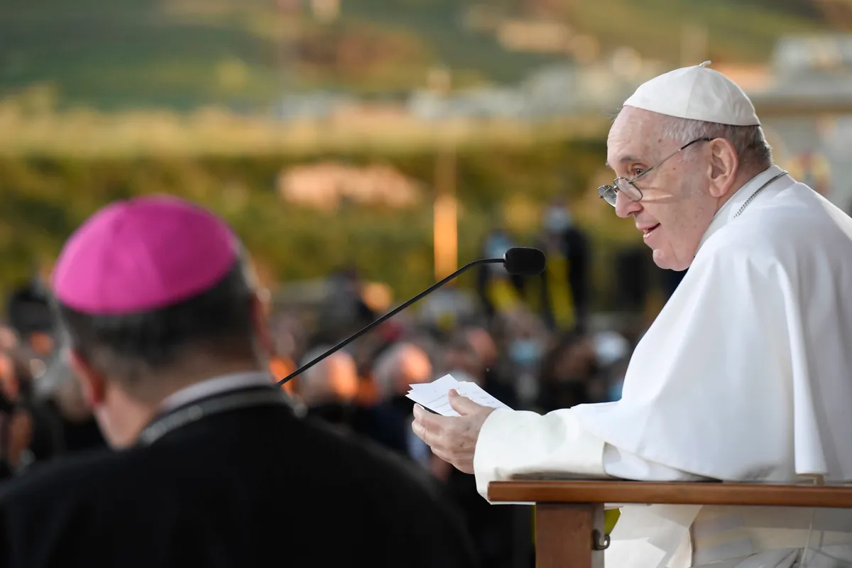 Papa ordena al Vaticano reabrir caso de jesuita acusado de abusar de mujeres
