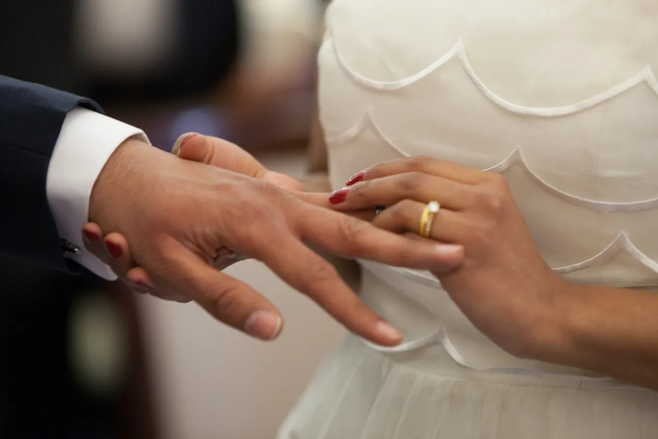 Agencia operaba para arreglar matrimonios falsos