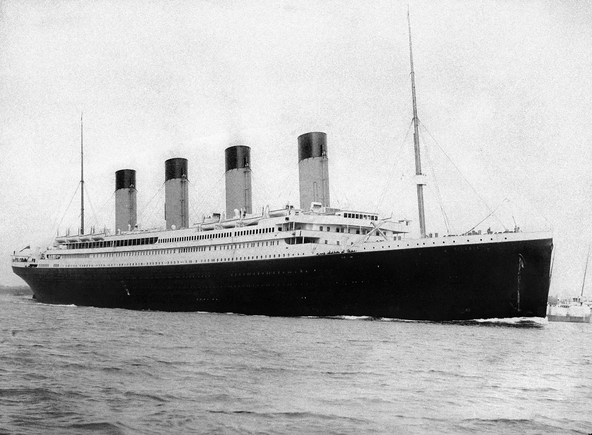 Hace 110 años que el Titanic chocó contra un iceberg y comenzó a hundirse