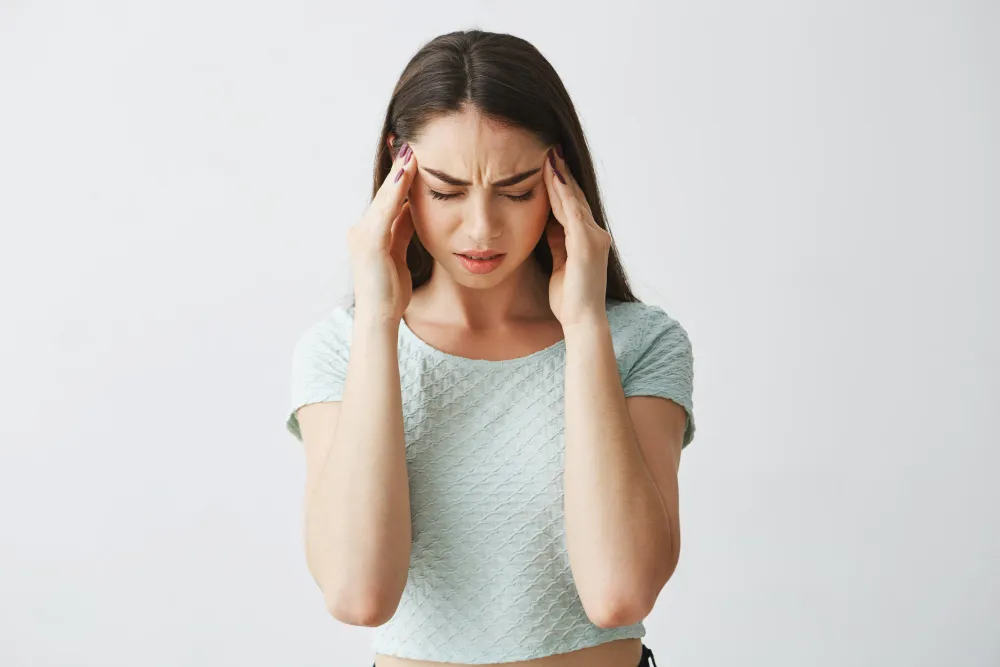 Mujer con dolor de cabeza