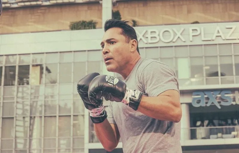 De La Hoya: “El movimiento más estúpido en la historia del boxeo fue dejar que Canelo peleara con Bivol”