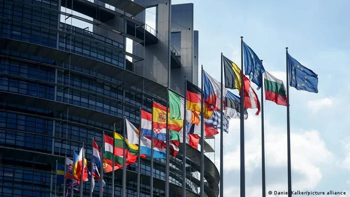 Asesores de Biden desconfían del avance de la extrema derecha en Europa pero no les preocupa