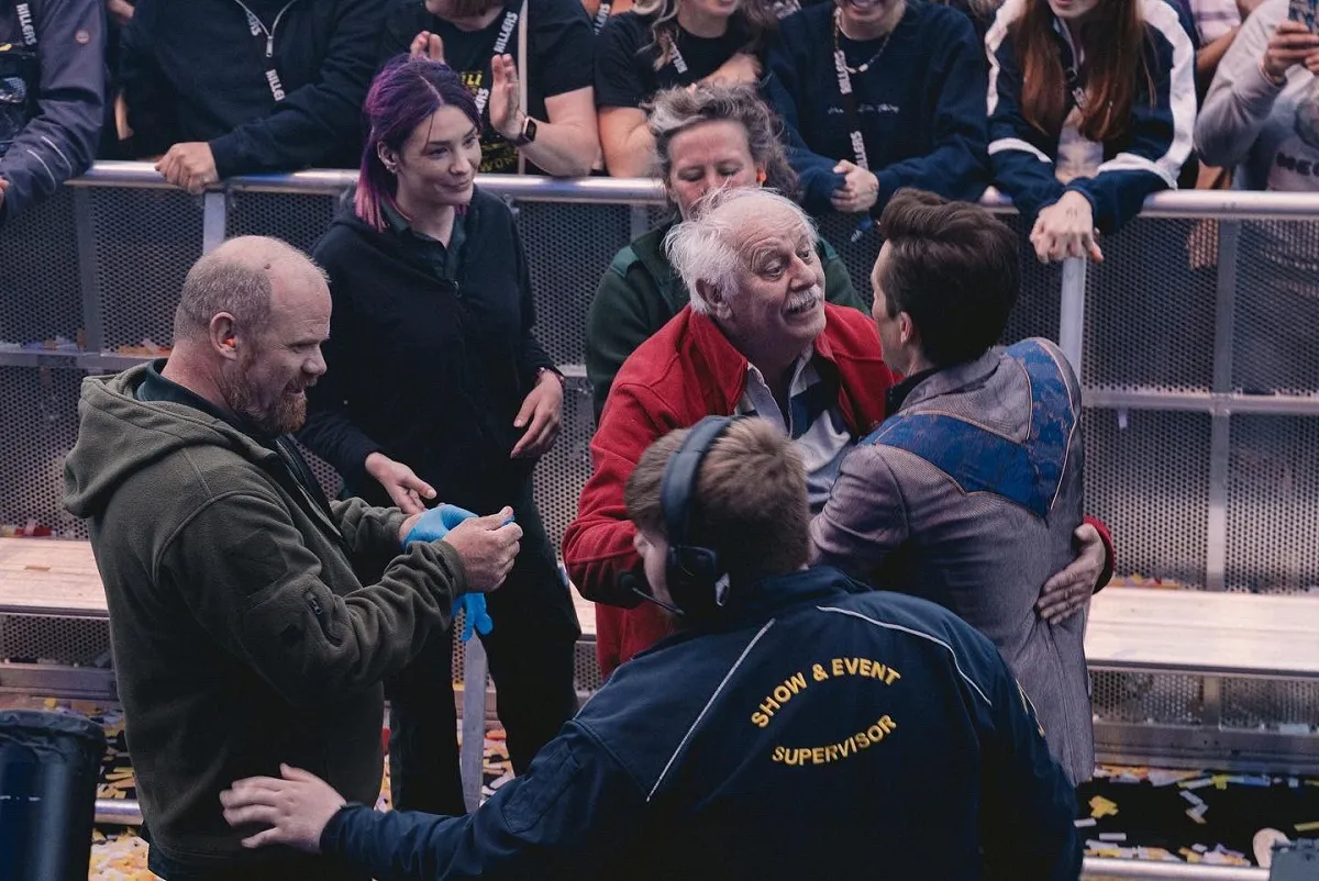 The Killers detuvo su show en Manchester para ayudar a un fan de 67 años