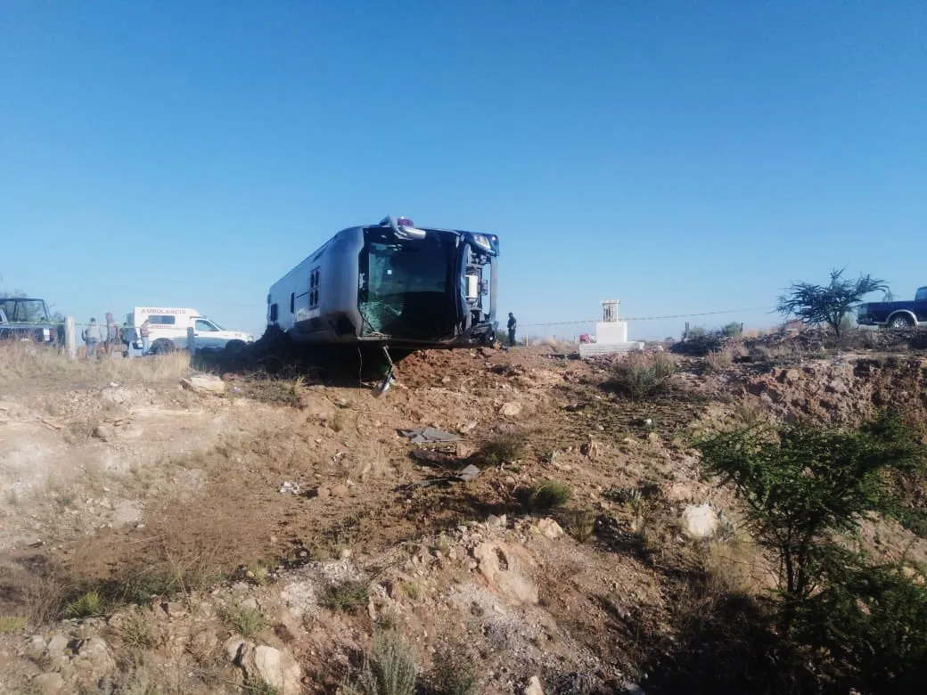 Volcamiento de un autobús en Zacatecas deja cinco muertos y 10 heridos