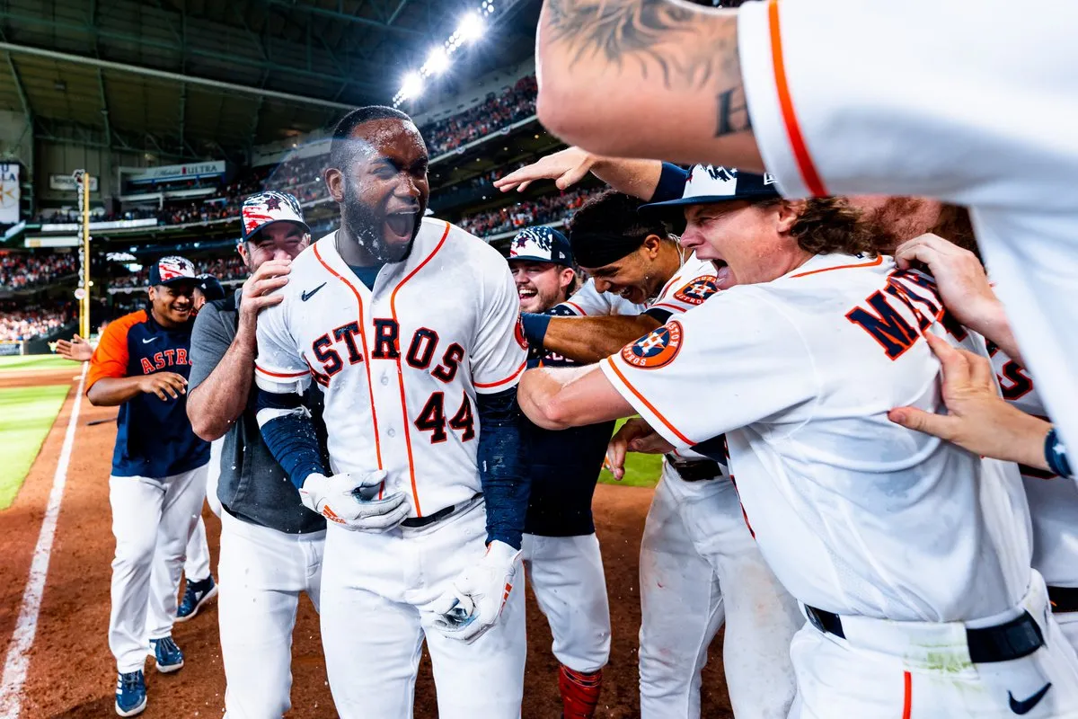 El cubano Yordan Álvarez le dio la victoria a los Astros
