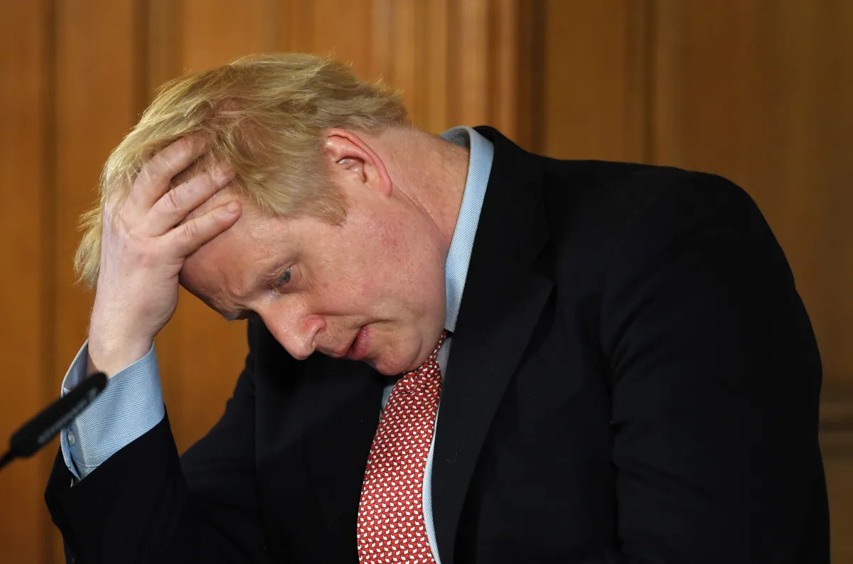 El primer ministro Boris Johnson renuncia… pero se va después de otoño