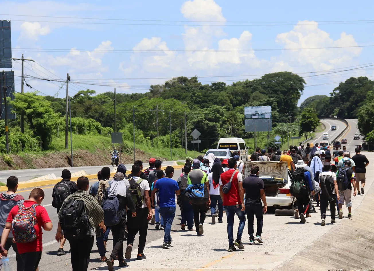 Migrantes venezolanos en México protestan con cierre de vías