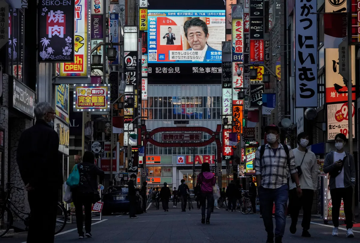 Murió exprimer ministro de Japón que recibió un disparo durante evento de campaña