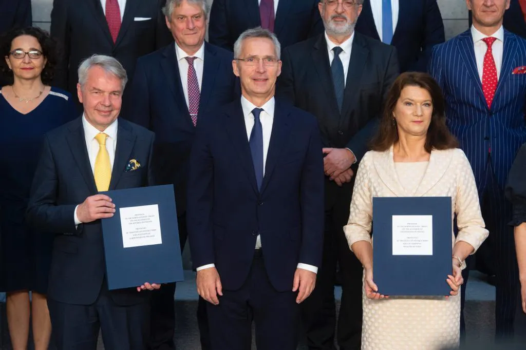 OTAN: Suecia y Finlandia se convierten en miembros 'de facto'