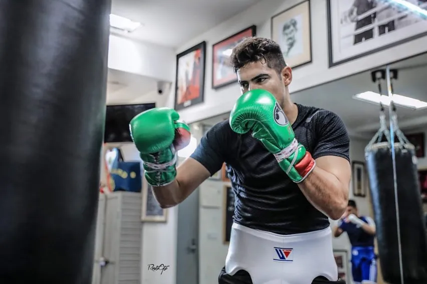 El mexicano “Zurdo” Ramírez enfrentará a Dmitry Bivol