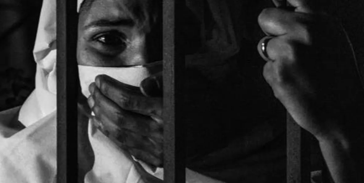 Mujer recibe 45 años de cárcel por usar redes sociales