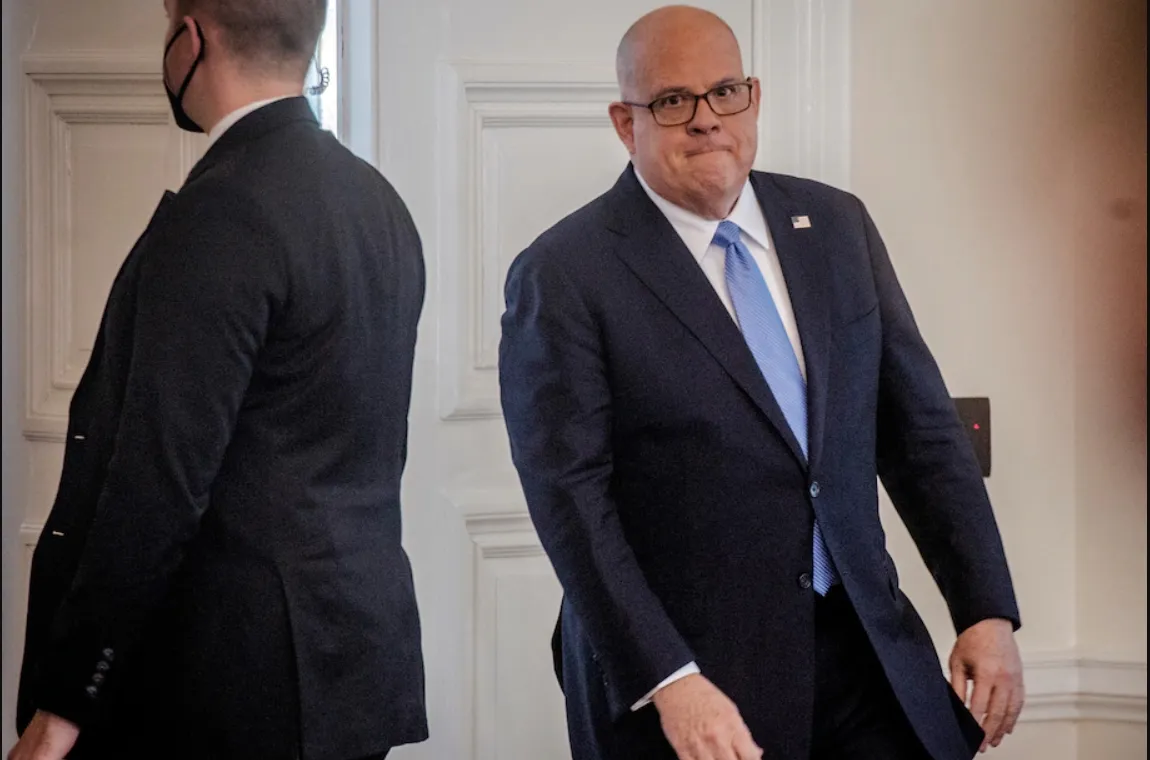 Hogan llama “loco” al candidato republicano Dan Cox
