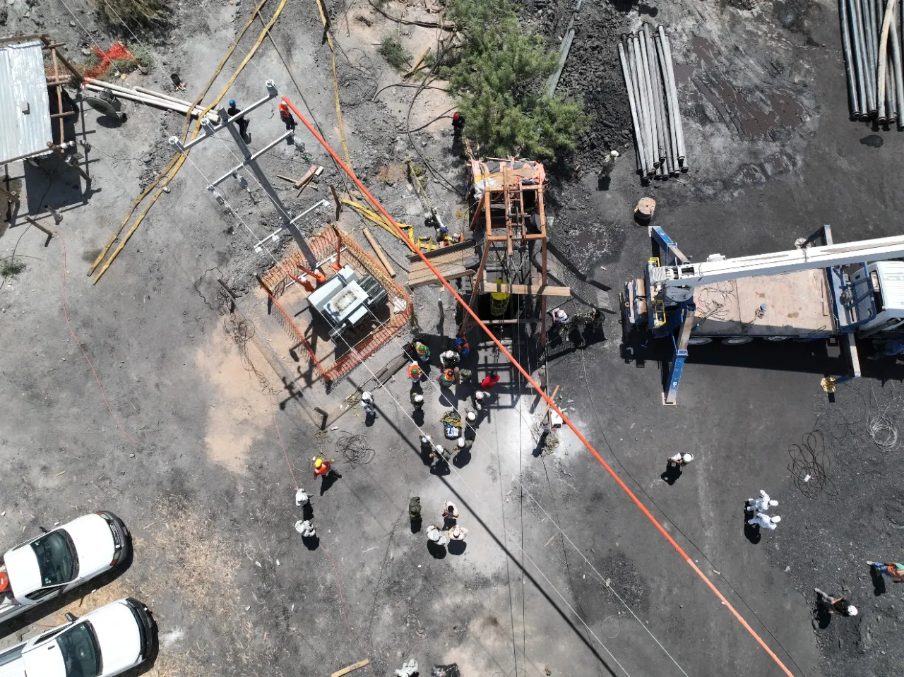 Mina de México: a dos semanas y obreros siguen atrapados