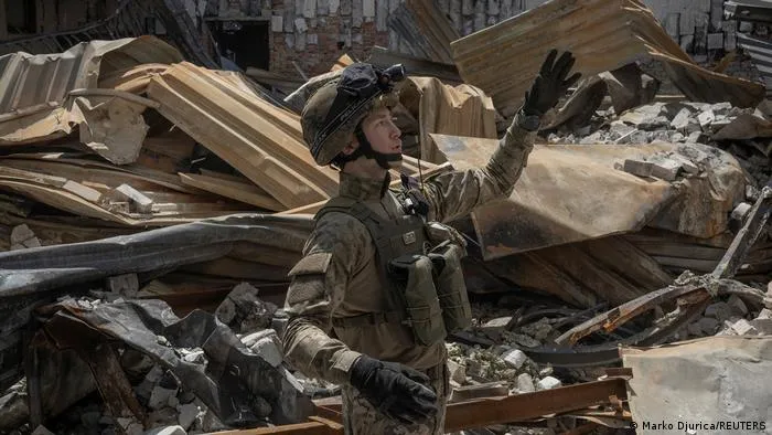 Bombardeo ruso contra estación de tren deja 22 muertos en Ucrania