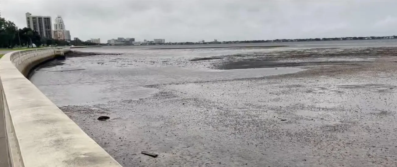 Por qué el mar se retiró de la bahía de Tampa, en Florida, antes de la llegada del huracán Ian