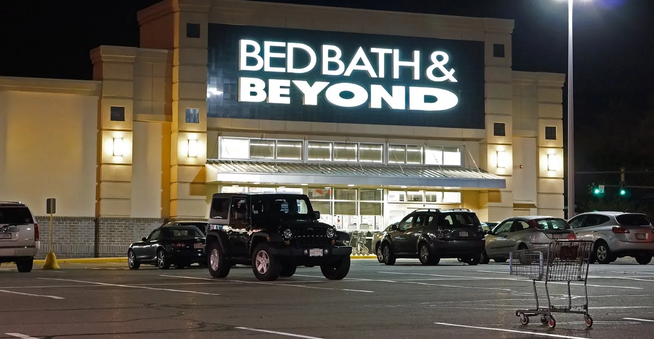Director hispano de Bed Bath & Beyond enfrentaba demanda por fraude antes de su muerte