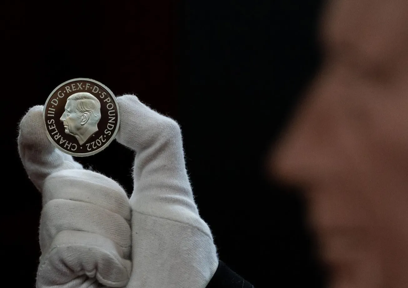 Moneda con la imagen del rey Carlos III de Inglaterra