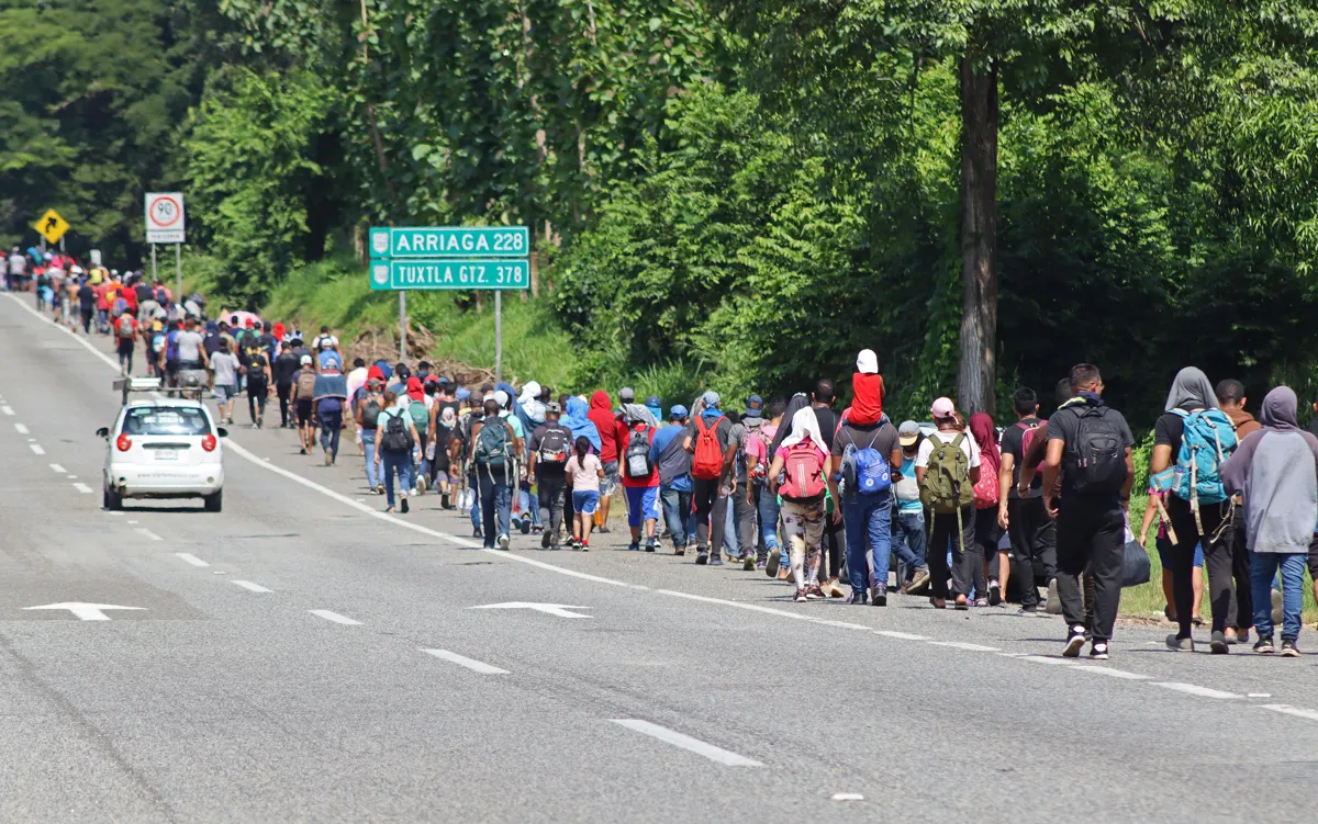 Migrantes al sur de México quieren avanzar pese a nuevo plan migratorio