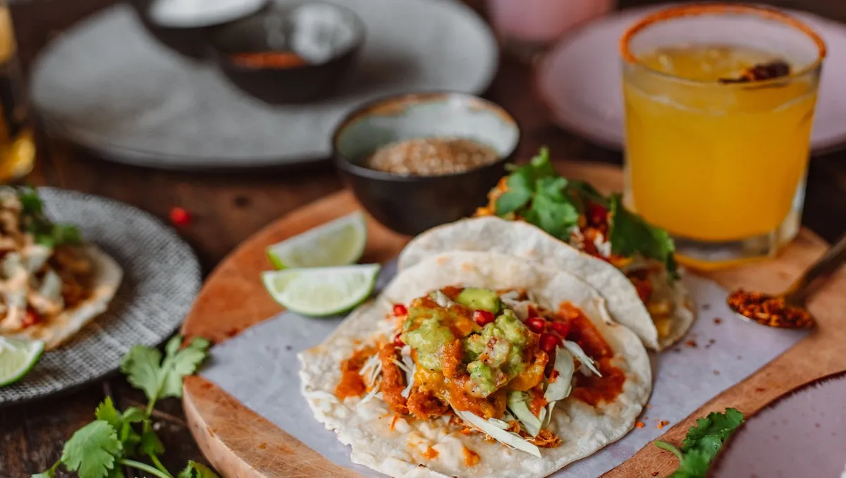 tacos de frijoles con queso