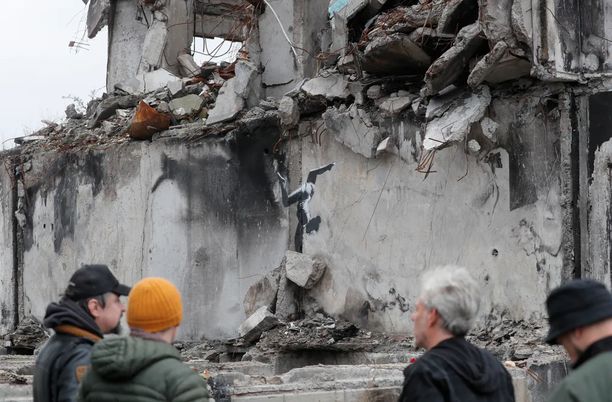 Artista Banksy revela su última obra en esta devastada ciudad de Ucrania