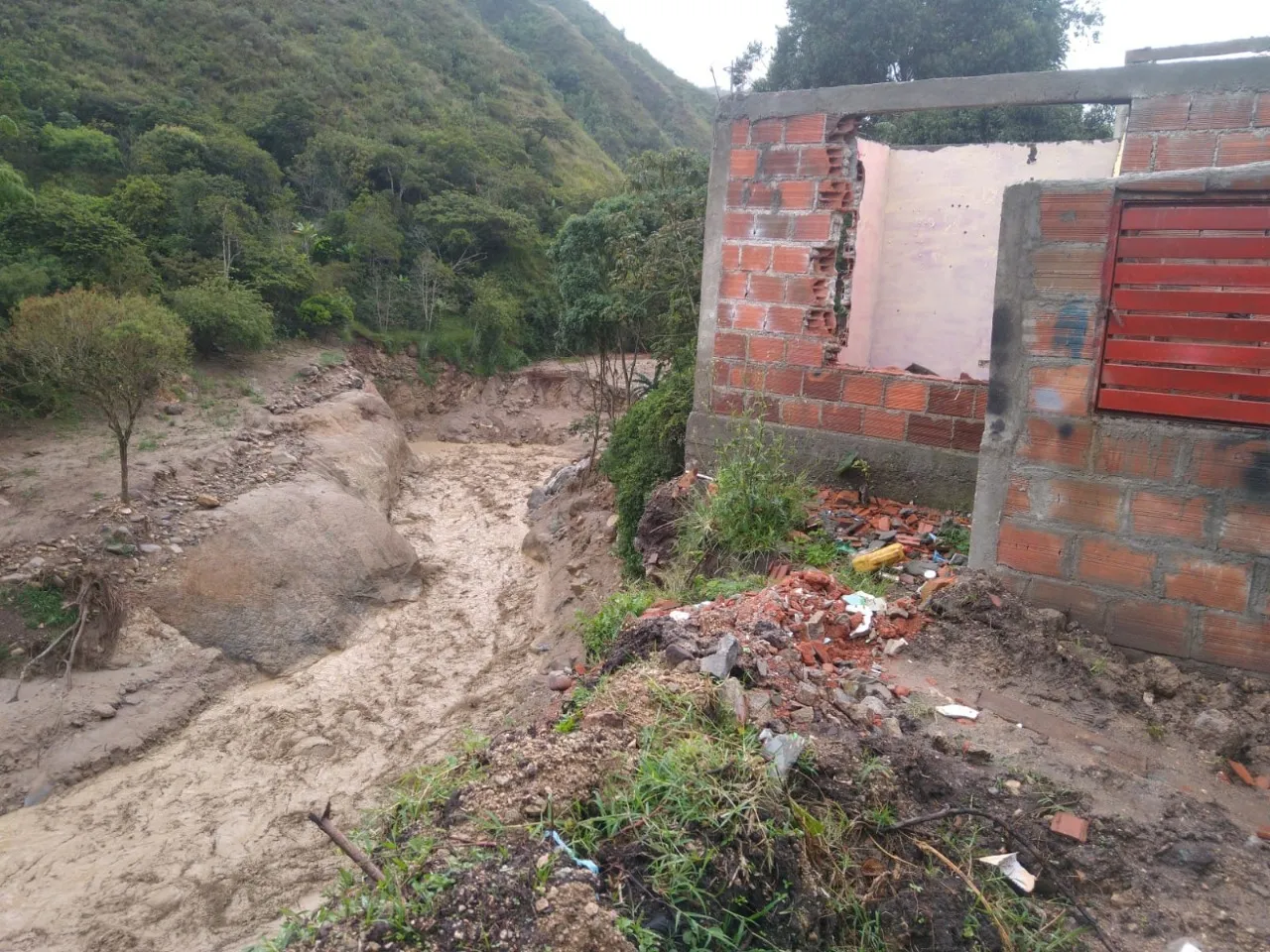 Lluvias en Colombia dejan 204 muertos y casi 500 mil damnificados