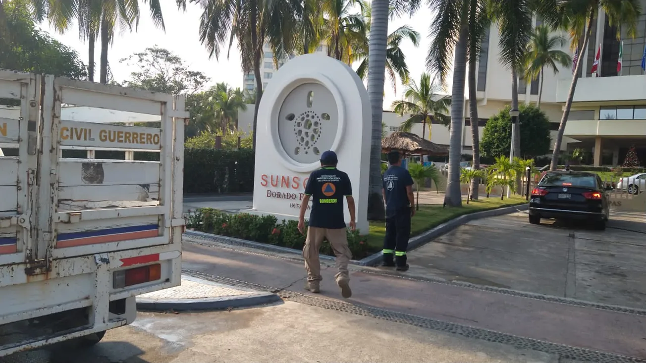 Mujer cayó de segundo piso en hotel de Acapulco