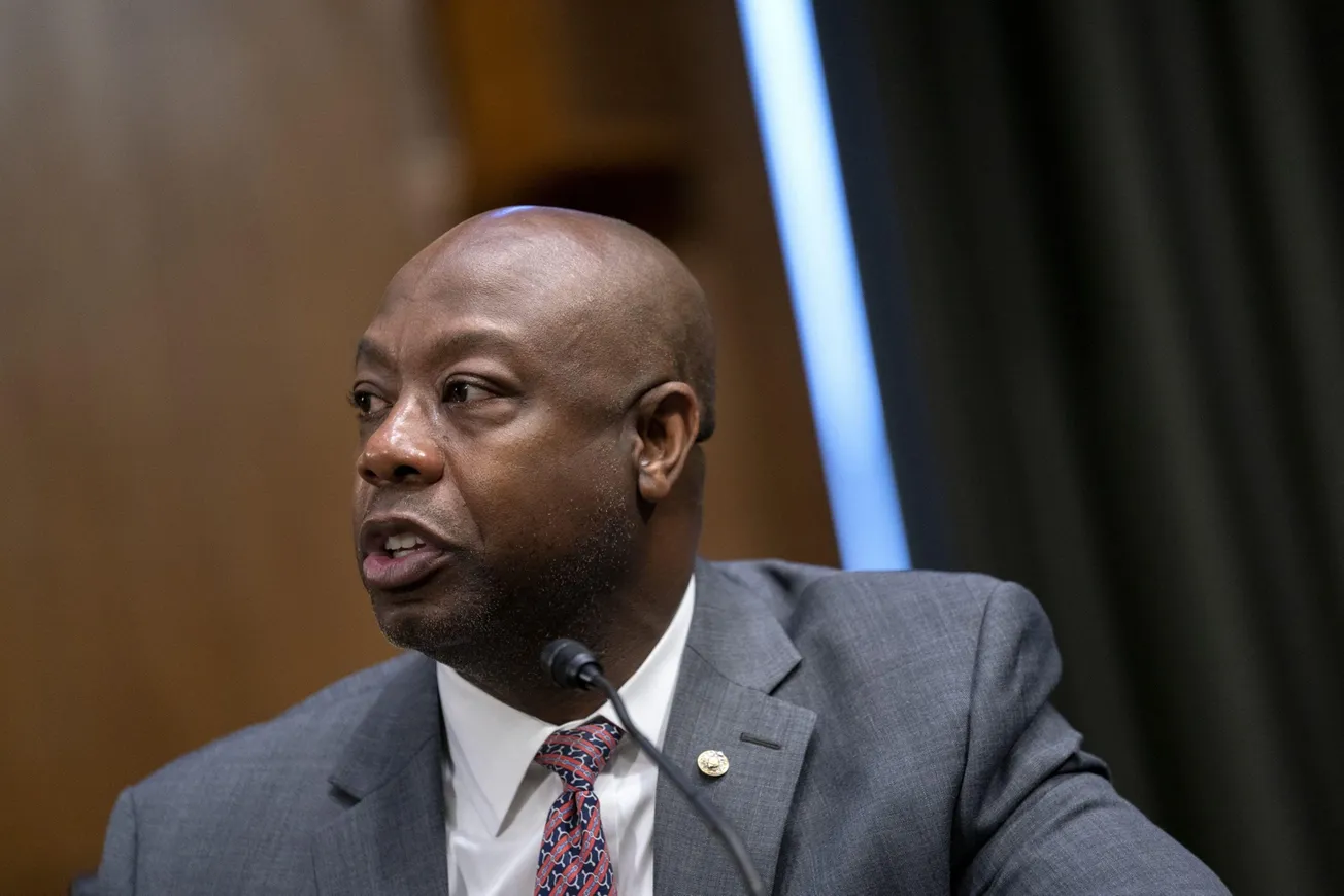 Tim Scott confirma su candidatura para 2024: apunta contra Biden y Trump le desea suerte