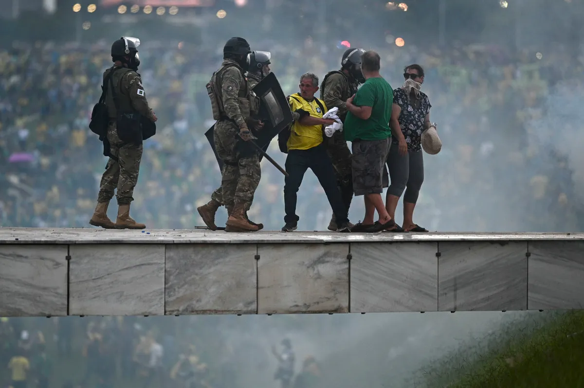 Brasil amanece con 300 detenidos por asalto a los poderes públicos