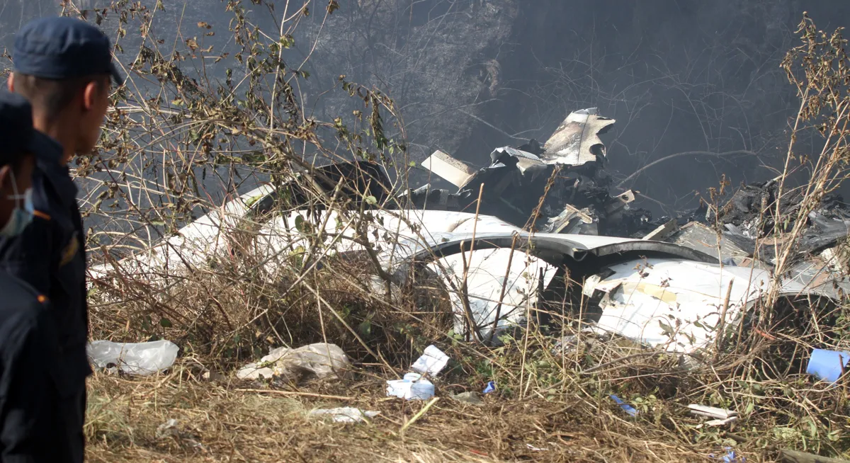Encuentran las grabaciones de voz del avión que se estrelló en Nepal