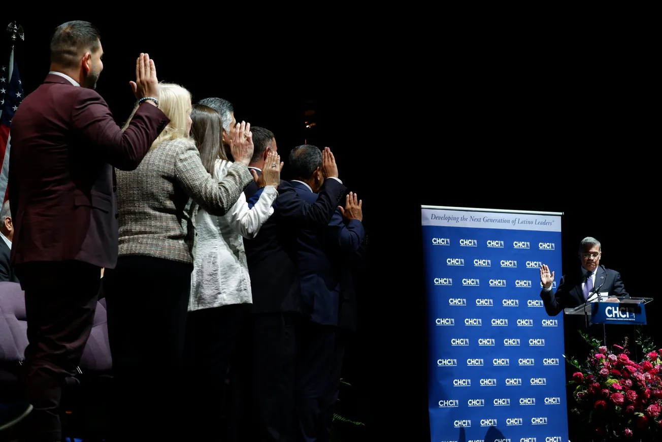 CHCI juramenta a congresistas y senadores latinos