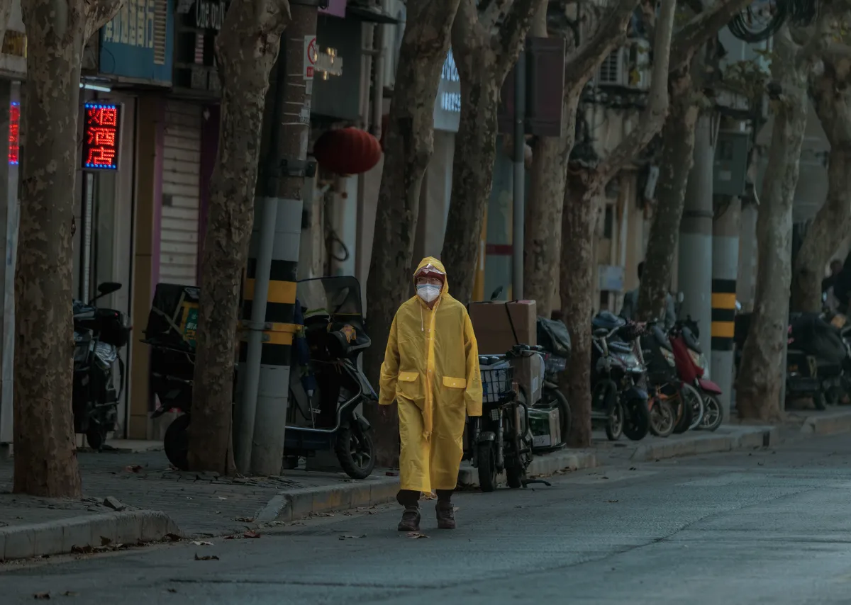 China: filas para crematorios contradicen al gobierno sobre las muertes por COVID-19