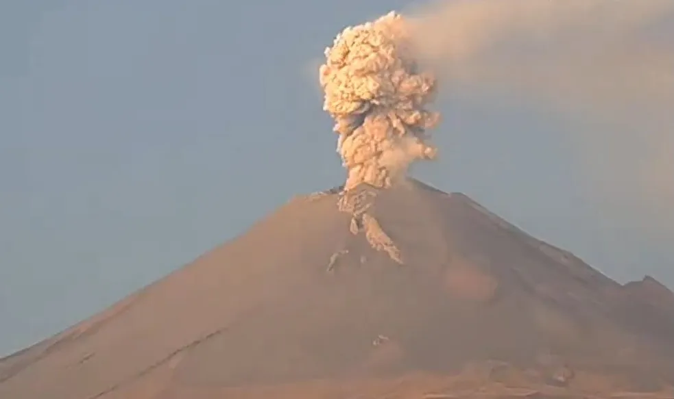 Volcán Popocatépetl registra 144 exhalaciones