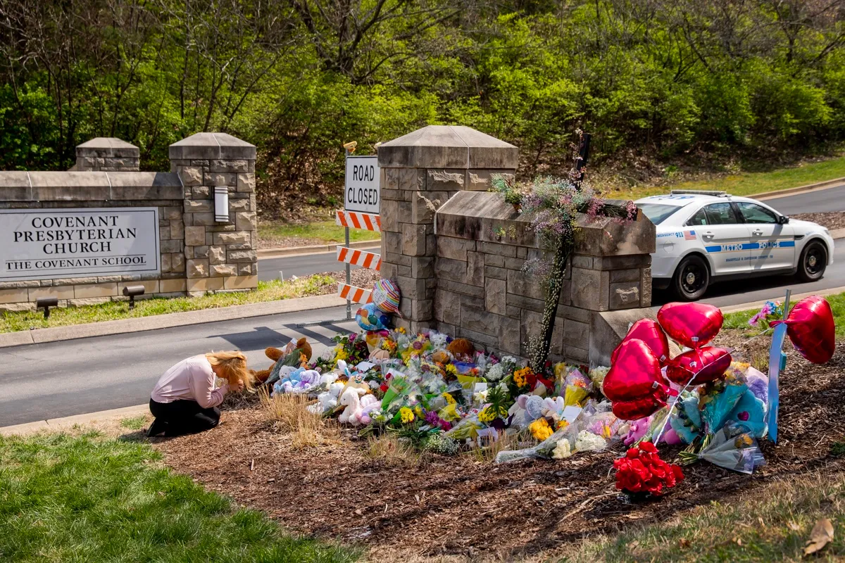 Monumento en memoria de las víctimas del tiroteo en la Iglesia Presbiteriana Covenant de Nashville