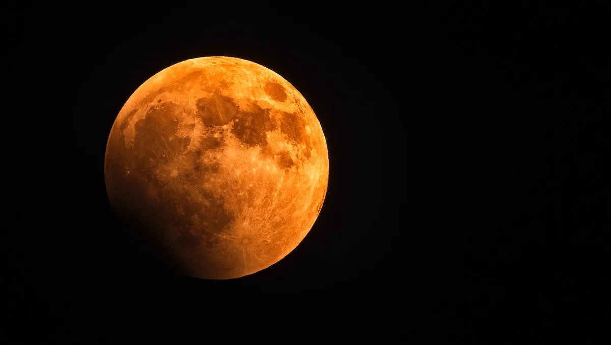 Científicos chinos dicen haber encontrado agua en la Luna, ¿para qué servirá?
