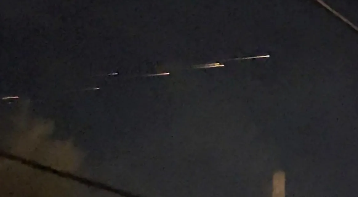 Extraños objetos luminosos se vieron en el cielo de California durante el Día de San Patricio