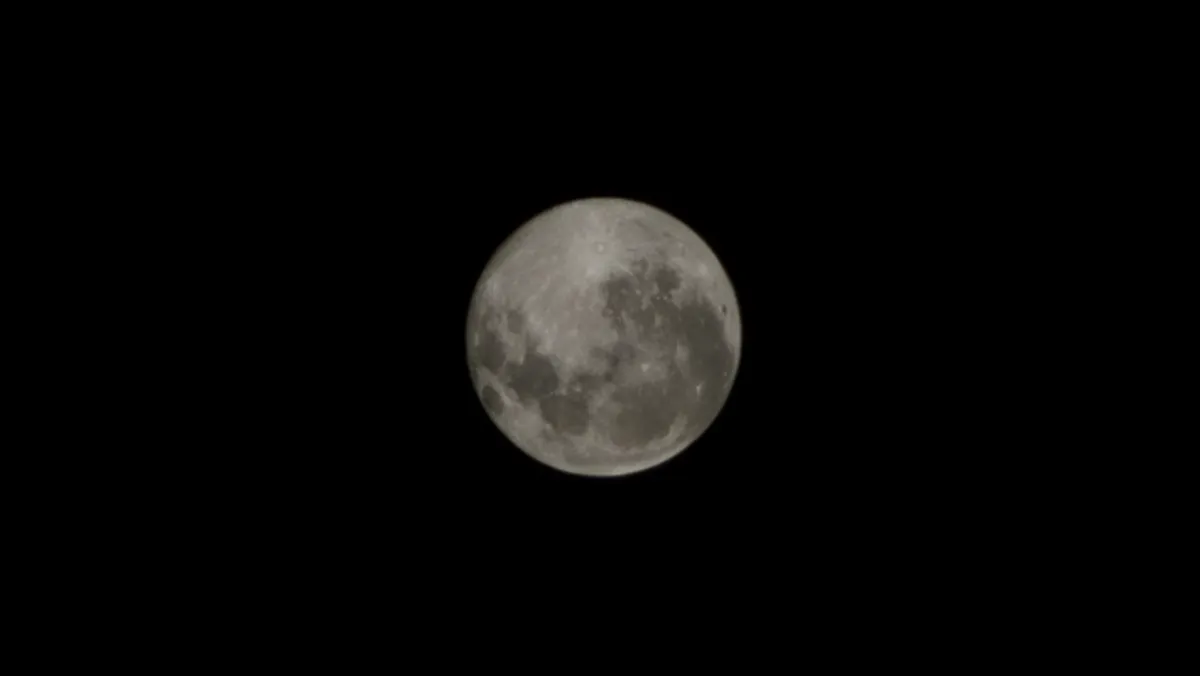 Estas fueron las fotos y videos que dejó alrededor del mundo la Luna de gusano