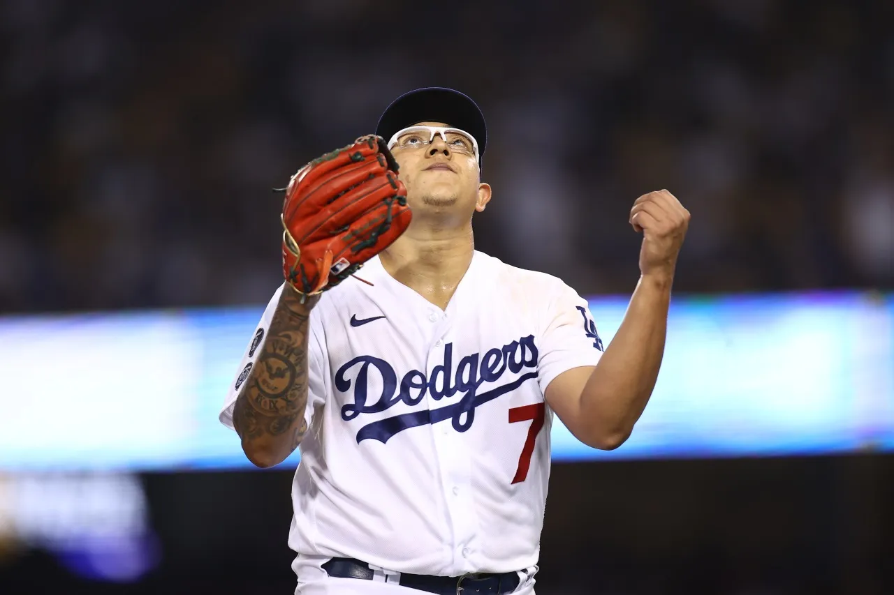 Julio Urías.
