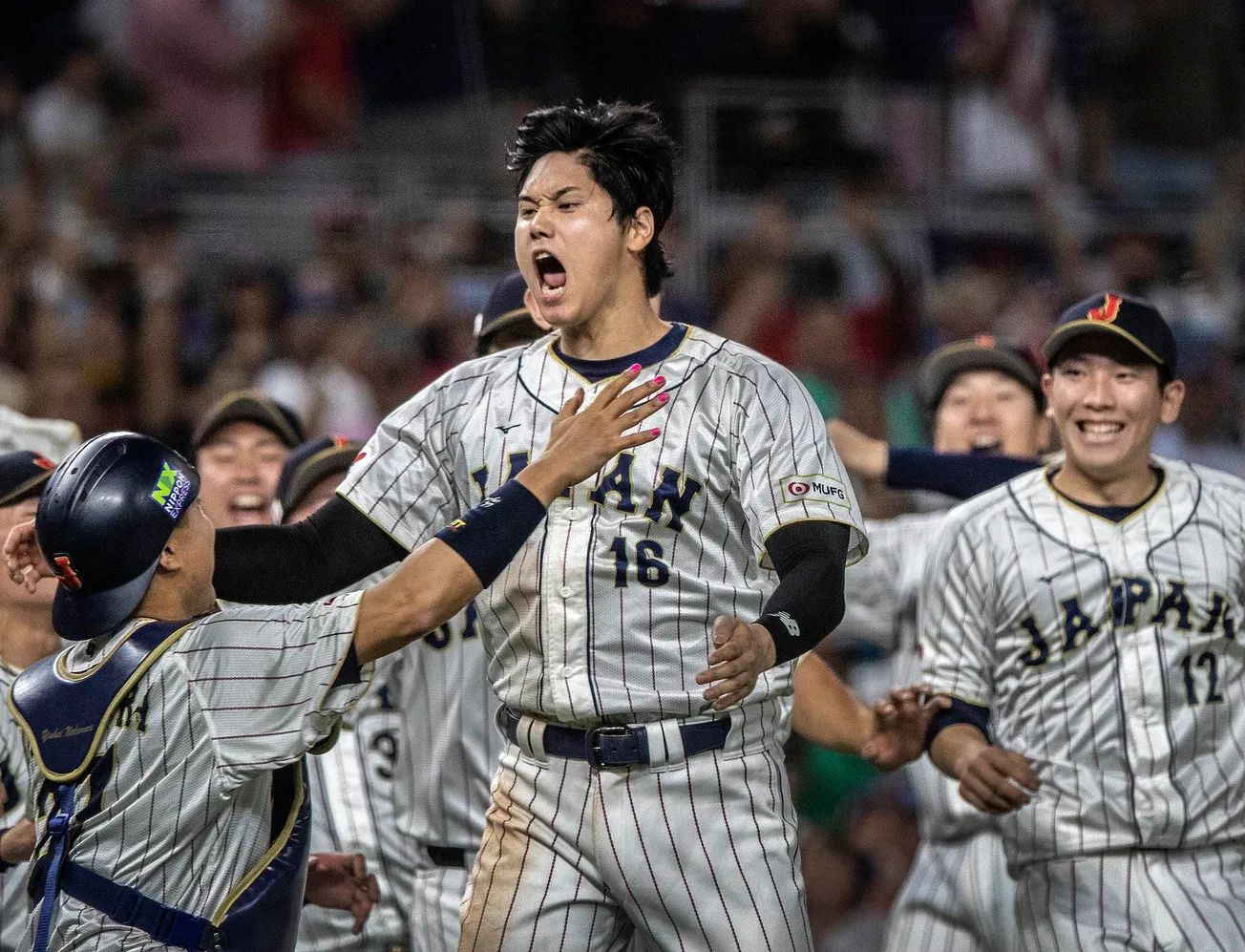 Shohei Ohtani celebra la victoria de Japón en el Clásico Mundial de Béisbol