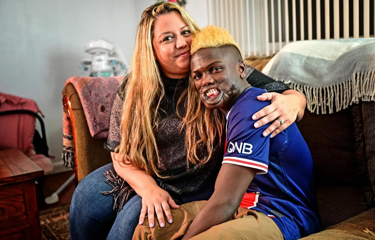 Conoce la historia de Dunia Sibomana, el insólito campeón de lucha americano