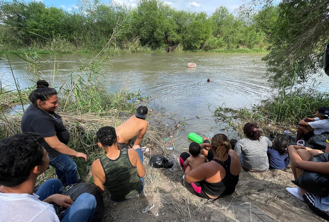Migrantes en México se lanzan al río Bravo por desesperación de llegar a EEUU