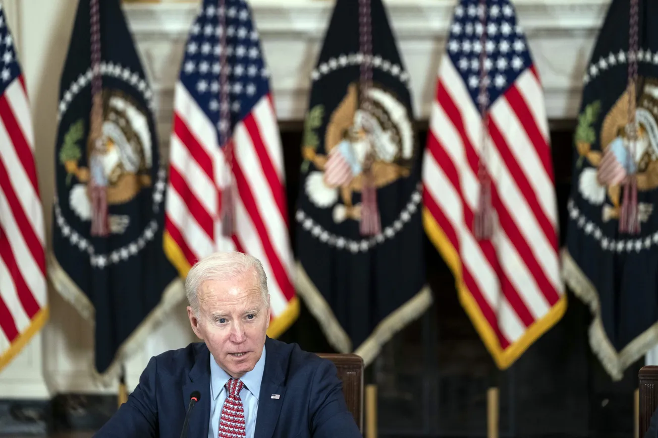 Biden en la Oficina Oval, pero Trump en el centro del escenario
