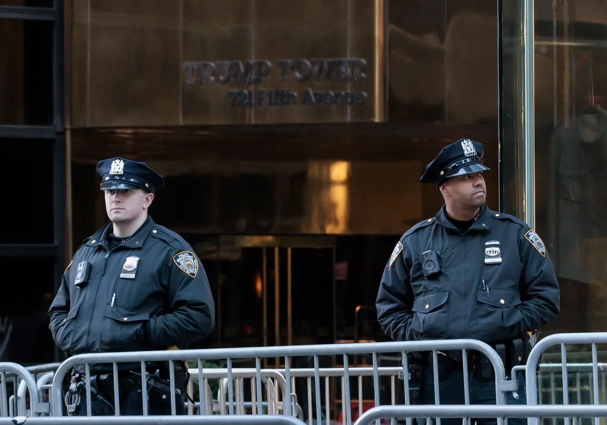 Nueva York se prepara para entrega de Trump con barricadas y algunas calles cerradas