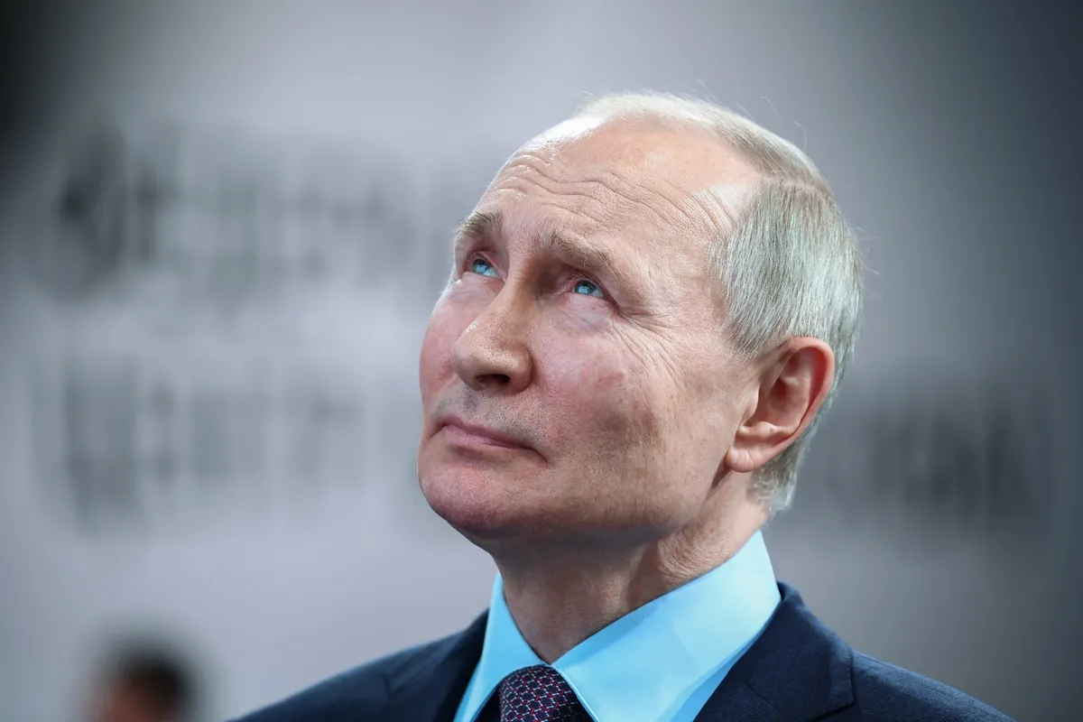 El Presidente ruso Vladimir Putin visita el parque industrial de Rudnevo en Moscú
