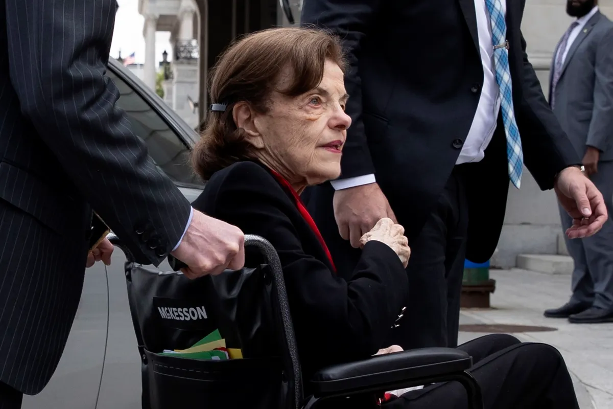 La senadora Dianne Feinstein no quiere retirarse a pesar de su delicado estado de salud