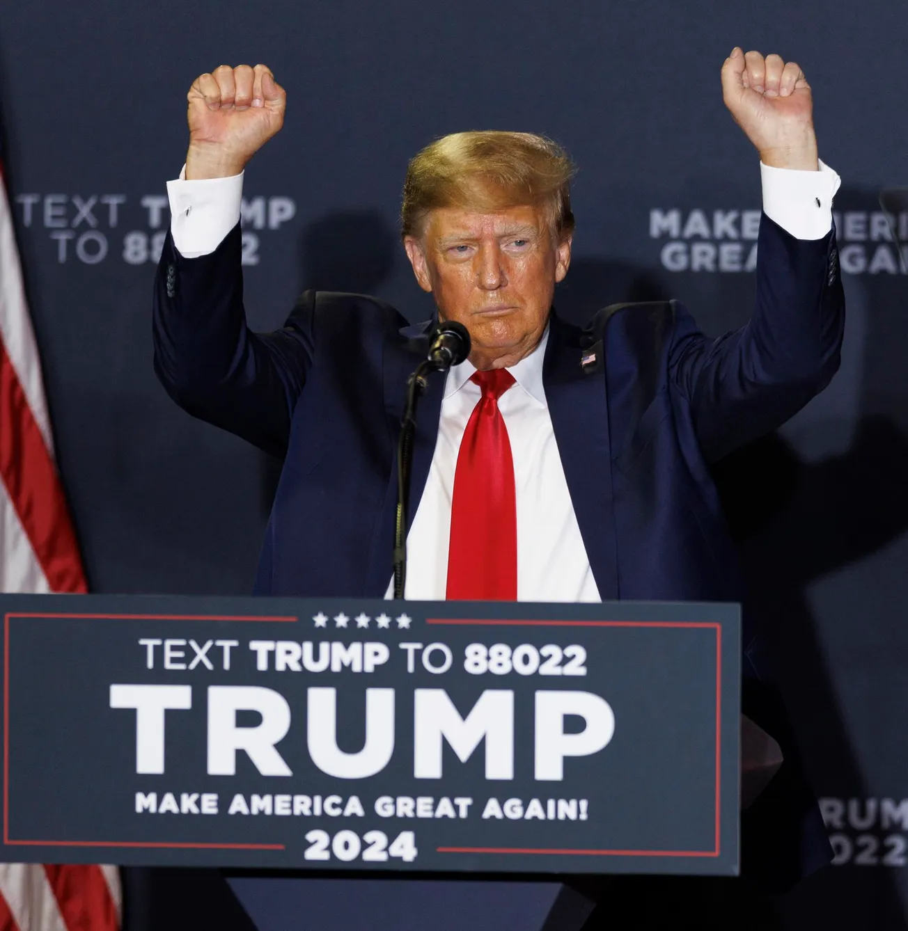 Trump se burla de Biden por faltar a la ceremonia de Carlos III: "No creo que él pueda hacerlo físicamente"