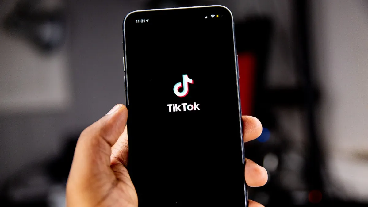 Esta es la nueva tendencia en TikTok que involucra a las latinas y sus esposos
